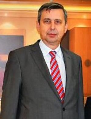 Konsulat RP w Szwecji kierowany przez Grzegorza Jagielskiego poprzez swoją niekompetencję naraził na 4-dniowy stres karmiącą matkę 1,5-miesięcznej Zuzi! Rodzina nie mogła odpłynąć promem do Polski!