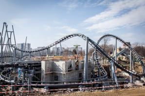 [VIDEO] Śląskie: Rollercoaster na finiszu. Tor rollercoastera będzie miał długość 908 m z 4 inwersjami na trasie, a maksymalna prędkość, jaką osiągnie wagonik, to aż 95 km/h