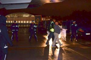 Londyn-Warszawa: Dwa samoloty ze skazanymi ukrywającymi się w Wielkiej Brytanii wylądowały na Okęciu