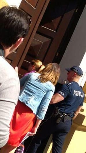 [VIDEO] Sąd aresztował na 3 miesiące Darię Z., którą odnalazł Krzysztof Rutkowski! Kolejne ofiary królowej wyłudzeń bankowych z Wybrzeża. Daria Z. nie oszczędzała niepełnosprawnych i matek, którym brakowało pieniędzy na utrzymanie dziecka!