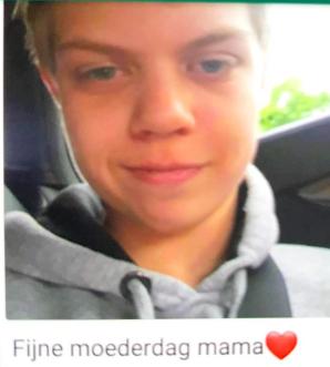 [VIDEO] Koszmar Polki w Holandii. Urzędnicy zabrali jej 3 synów i dali nałogowcowi? Czy Holender Kees Bedeschi, który zaatakował Bożonarodzeniową choinkę i przyznał się do zażywania narkotyków, jest odpowiednim opiekunem dla trójki synów Beaty Olejnik? 