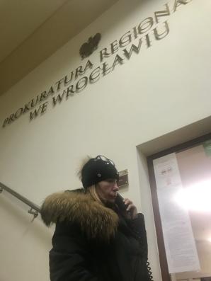 [VIDEO] Prokuraturę Regionalną we Wrocławiu poprosiła o nadzór, nad wnioskiem o ściganie Prokurator Małgorzaty Sałackiej z Kłodzka, miejscowa pracodawczyni Bożena Zalewska. Bo działania trwają już 3 lata i końca nie widać!