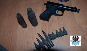 Pociski artyleryjskie i granaty w mieszkaniu