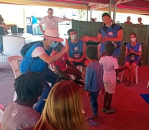 [VIDEO] Poznać swego brata, pomóc swojej siostrze. Caritas Polska wśród uchodźców na Lesbos