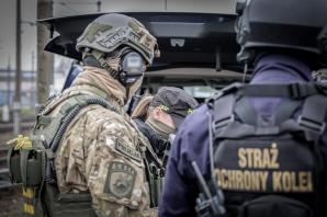 [VIDEO] Rozbity gang okradający podróżnych w pociągach