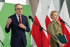 [VIDEO] Wiceminister Błażej Poboży przedstawił zasady obecności mediów w pasie przygranicznym z Białorusią