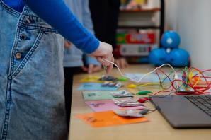 [VIDEO] Rząd przeznaczy ponad 500 mln zł na dofinansowanie do komputerów i internetu w gminach popegeerowskich