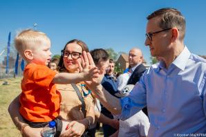 [VIDEO] Premier w Gminie Raszków: Dla naszego rządu, rodzina jest w sercu naszej polityki