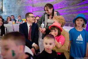 [VIDEO] Premier podczas Gali Rodzicielstwa Zastępczego: jesteście superbohaterami, którzy walczą z nieufnością, traumami i lękami – i przezwyciężacie je