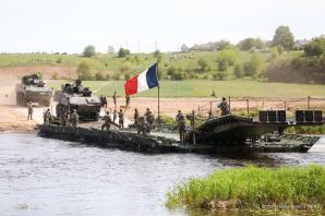 [VIDEO] Ćwiczenia DEFENDER–Europe 22. Prezydent RP Andrzej Duda w okolicach miejscowości Nowogród obserwował współdziałanie wojsk z Polski, Stanów Zjednoczonych, Francji oraz Szwecji