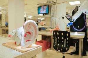 [VIDEO] Szef MEiN: Światowe Centrum Słuchu to nasza duma, nasza perła. Współpracuje z ośrodkami krajowymi i zagranicznymi - na Białorusi, Ukrainie, Kazachstanie, Kirgistanie, Senegalu