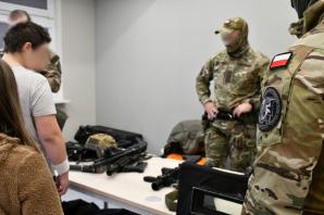 [VIDEO] Policyjni kontrterroryści - pomocnikami Mikołaja