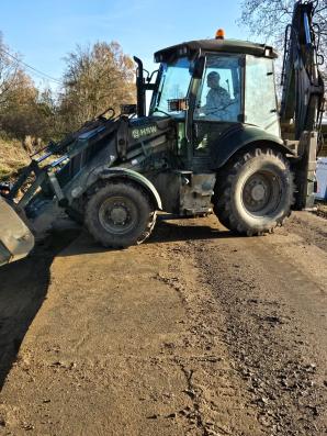 [VIDEO] Saperzy z Niska odbudowują drogę w powiecie nyskim
