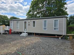 [VIDEO] A £50,000 caravan belonging to Poles has disappeared from the area near London Gatwick Airport. Do you know where it is? Call the Rutkowski Office emergency number +48 600 007 007! - PART 1