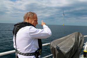 [VIDEO] Premier z wizytą na pierwszej w Polsce morskiej farmie wiatrowej.