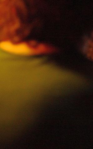 Polacy dziennie poświęcają średnio ok. 30 minut na czytanie wiadomości. Często robią to w godzinach pracy