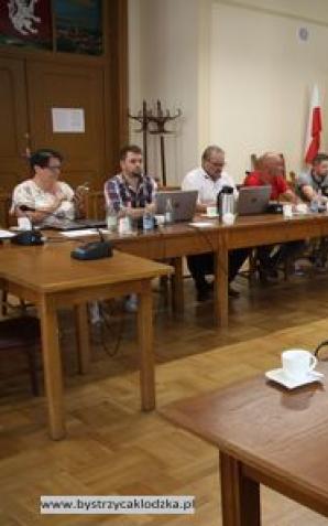 Z nadzwyczajnej sesji Rady Miejskiej Bystrzycy Kłodzkiej