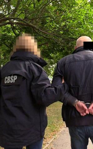 [VIDEO] 5 zatrzymanych jest podejrzanych m.in. o pranie pieniędzy