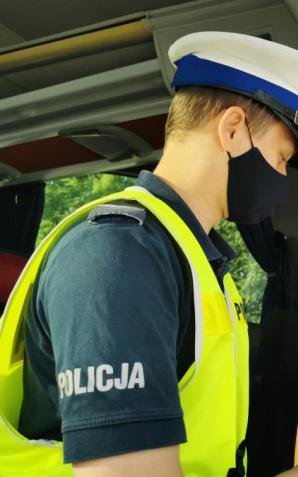 Mundurowi kontrolują autobusy