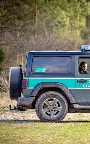 31 cudzoziemców próbowało nielegalnie przekroczyć polsko – białoruską granicę za minioną dobę. Ujawnieni cudzoziemcy pochodzili z Jemenu, Syrii, Azerbejdżanu, Turcji, Iraku, Mali