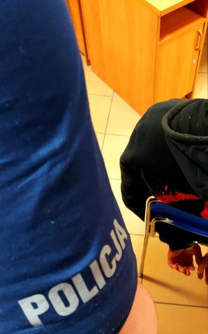 Ukradł konia, uderzył go siekerą w łeb. Uciekł do domu, aby zbiec przez okno  