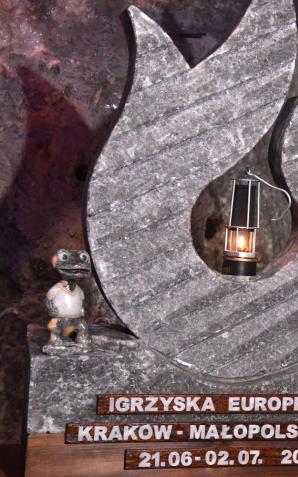 Wiceminister Andrzej Śliwka na przekazaniu Ognia Pokoju w Kopalni Soli ,,Wieliczka”: niech dzisiejsza jego prezentacja stanie się naszym głośnym i jednoznacznym apelem o pokój