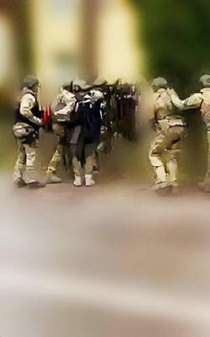 [VIDEO] Policjanci   CBŚP zatrzymali podejrzanych o atak na rosyjskiego opozycjonistę