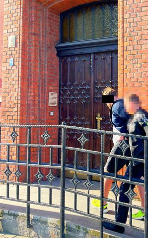 [VIDEO] Z ekskluzywnych wczasów do tymczasowego aresztu