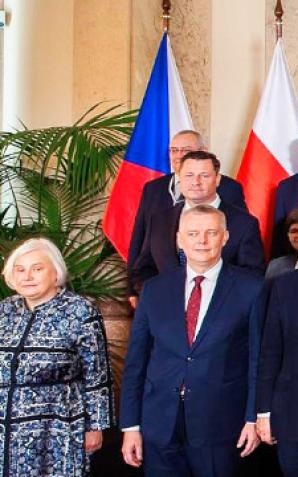 [VIDEO] W Pradze odbyły się 9. polsko-czeskie konsultacje międzyrządowe. Obradom przewodniczył Premier Donald Tusk oraz szef czeskiego rządu Petr Fiala. Mamy wiele wspólnych interesów i podobnie patrzymy na takie kwestie, jak rola Europy, pomoc Ukrainie, b