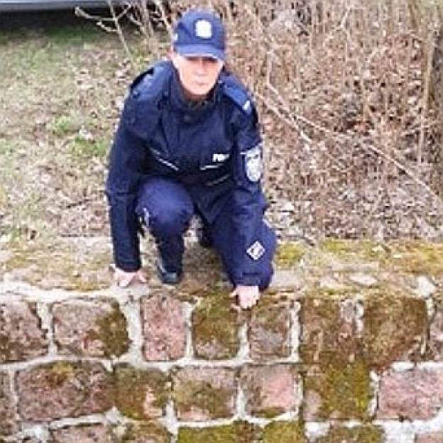 Dolnośląskie: Policjantka wyciągnęła z wody wyziębionego mężczyznę