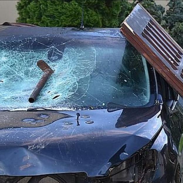 Z siekierą na policjantów