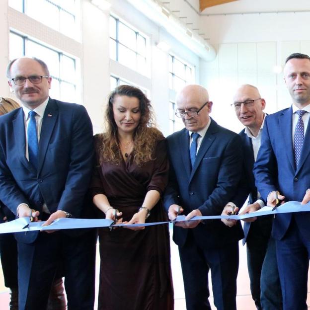 Rządowe Inwestycje w Oświacie - otwarcie hali sportowej w Rykach