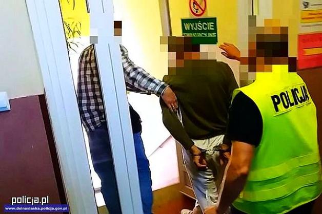 Zadał śmiertelny cios nożem. Został zatrzymany przez policjantów i trafił do aresztu