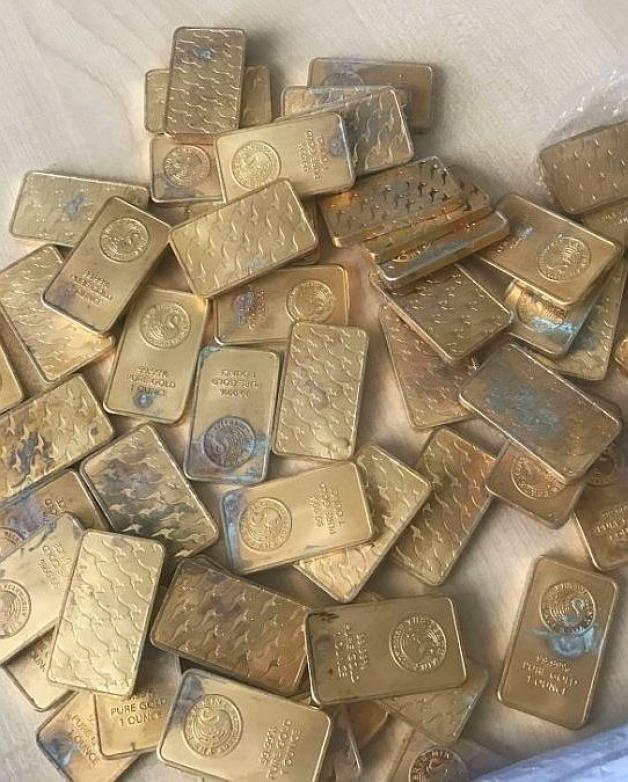 Fałszywe sztabki złota pod zastaw pożyczek na ponad 3 mln zł. Policjanci zatrzymali podejrzanego 28-latka