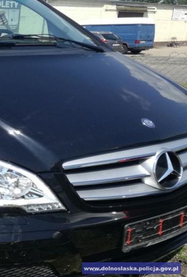 [VIDEO] Policjanci zatrzymali podejrzanego i odzyskali samochód o wartości ponad 85 tys. złotych skradziony na terenie Niemiec