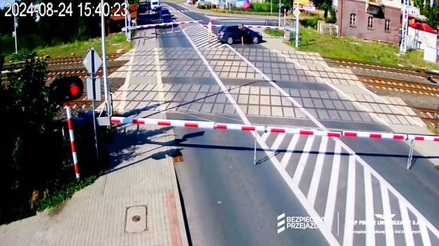[VIDEO] Wronki: niebezpieczne zdarzenie na przejeździe kolejowo-drogowym